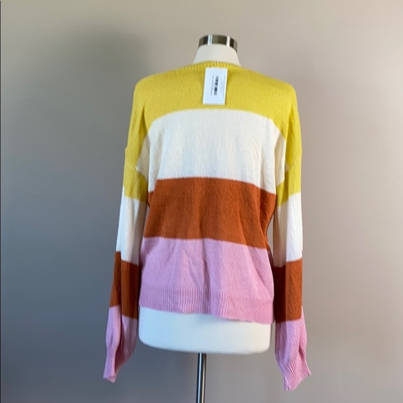 💥MAKE ME AN OFFER💥 NWTs Boutique Brand Light Weight Sweater - Picture 5 of 9